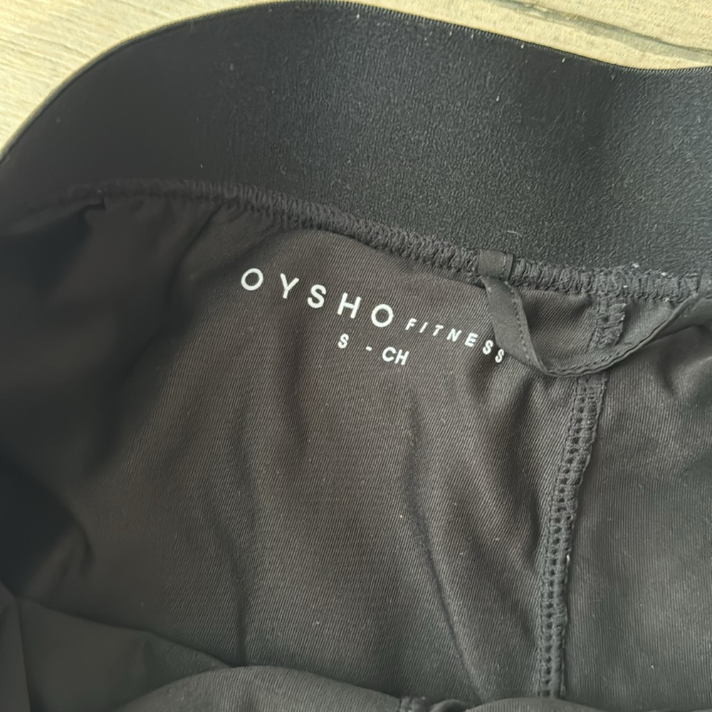 Oysho Workout Shorts View 3